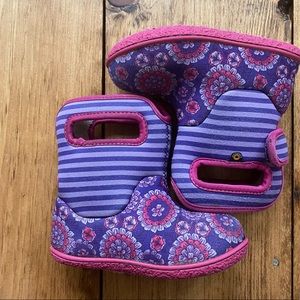 Toddler Bogs size 8  in excellent used condition.
